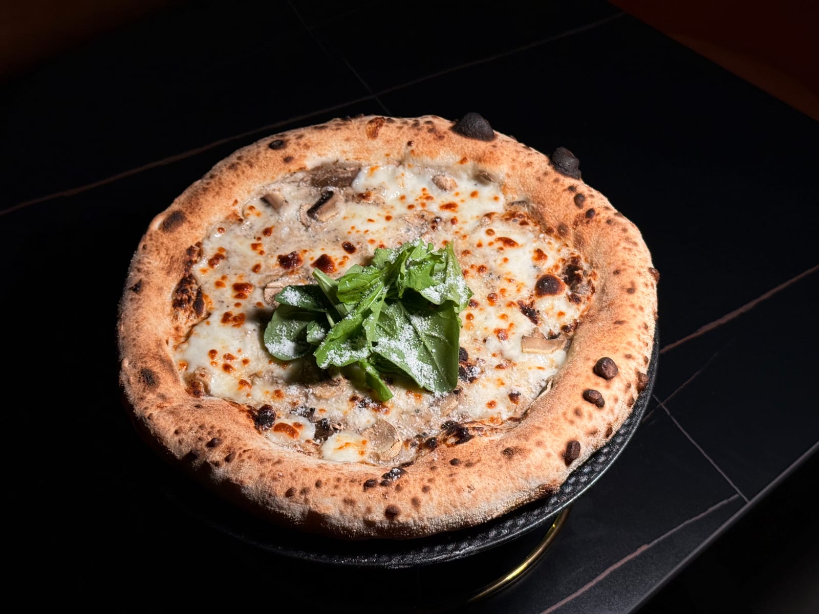 بيتزا ترافل ماشروم